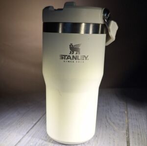 Stanley Cream IceFlow Flip Straw Tumbler Mug 20oz. 